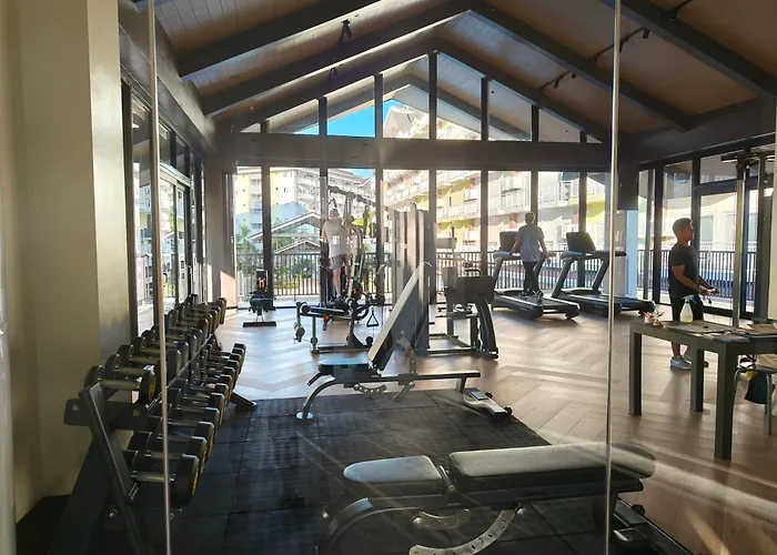 & Fly At Amani Grand Residences 3 Guests 5-min Airport Pool Fast Wifi Netflix
