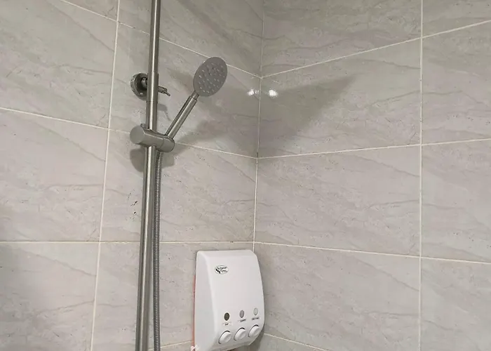 & Fly At Amani Grand Residences 3 Guests 5-min Airport Pool Fast Wifi Netflix