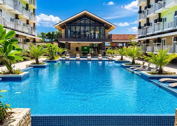 & Fly At Amani Grand Residences 3 Guests 5-min Airport Pool Fast Wifi Netflix アパート マクタン